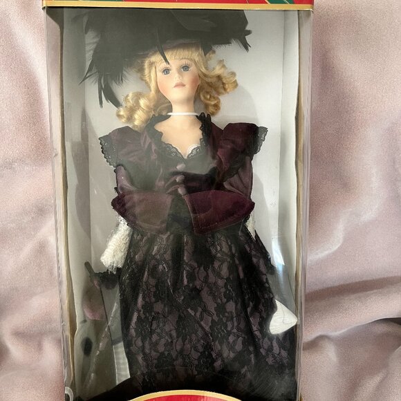 Genuine 18" Porcelain Doll: A Bridgerton Beauty - Picture 1 of 5